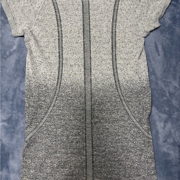 Lululemon Athletica Gray Short Sleeve Tee - Picture 2 of 5